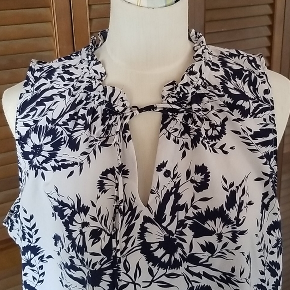 Ladies top short sleeves - Picture 2 of 4